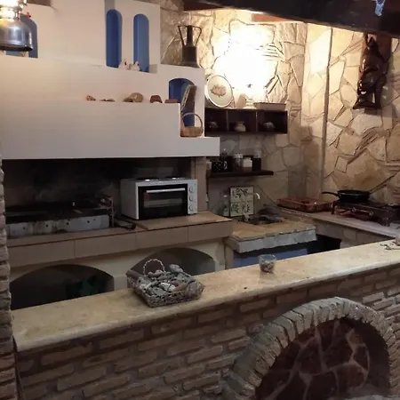 Mila La בית הארחה Kástro Tornéze