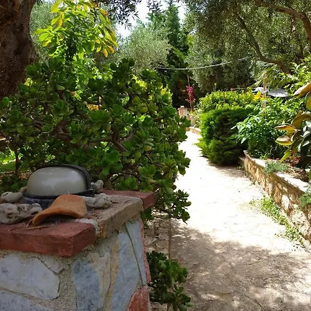 Mila La * Kástro Tornéze