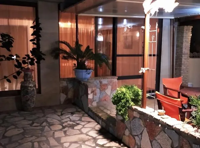 Mila La Pensjonat Kástro Tornéze