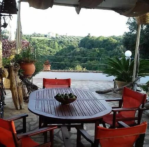 Mila La Pensionat Kástro Tornéze